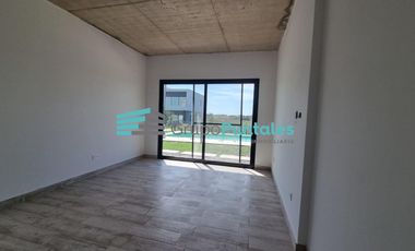 Casa venta en Barrio Lagos de Canning II, con 3 dormitorios y pileta