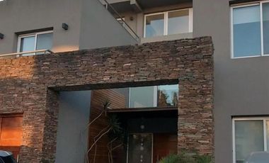 Casa 6 ambientes en 2 plantas en venta - Barrancas de Guido