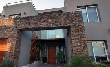 Casa 6 ambientes en 2 plantas en venta - Barrancas de Guido
