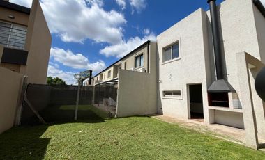 Venta Casa 3 ambientes Barrio Greenhouses