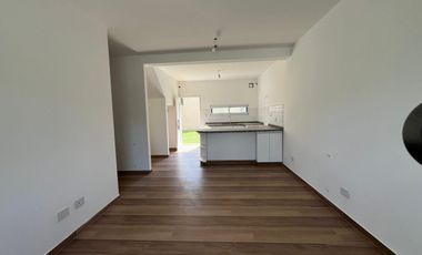 Venta Casa 3 ambientes Barrio Greenhouses