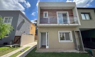 Venta Casa 3 ambientes Barrio Greenhouses