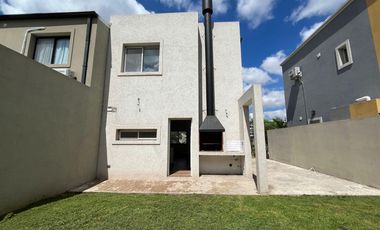 Venta Casa 3 ambientes Barrio Greenhouses