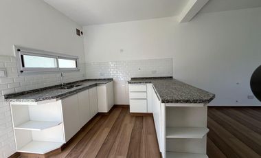 Venta Casa 3 ambientes Barrio Greenhouses