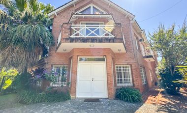 CASA EN VENTA en LAS LOMAS DE SAN ISIDRO con AMPLIOS ESPACIOS, GRAN JARDIN, QUINCHO,