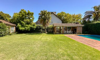 CASA EN VENTA en LAS LOMAS DE SAN ISIDRO con AMPLIOS ESPACIOS, GRAN JARDIN, QUINCHO,