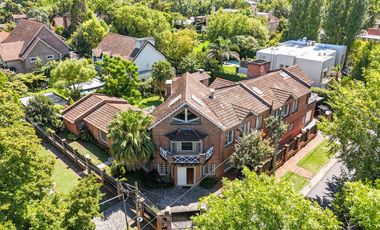 CASA EN VENTA en LAS LOMAS DE SAN ISIDRO con AMPLIOS ESPACIOS, GRAN JARDIN, QUINCHO,