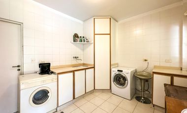 CASA EN VENTA en LAS LOMAS DE SAN ISIDRO con AMPLIOS ESPACIOS, GRAN JARDIN, QUINCHO,