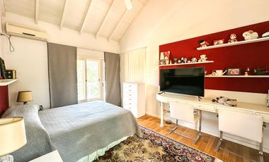 CASA EN VENTA en LAS LOMAS DE SAN ISIDRO con AMPLIOS ESPACIOS, GRAN JARDIN, QUINCHO,