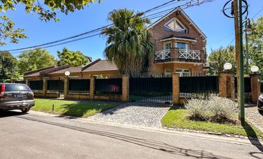 CASA EN VENTA en LAS LOMAS DE SAN ISIDRO con AMPLIOS ESPACIOS, GRAN JARDIN, QUINCHO,