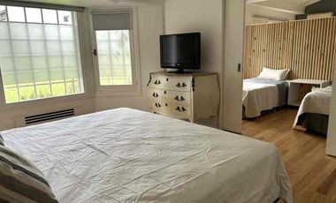 CASA EN VENTA en LAS LOMAS DE SAN ISIDRO con AMPLIOS ESPACIOS, GRAN JARDIN, QUINCHO,