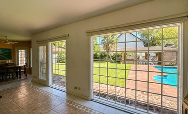 CASA EN VENTA en LAS LOMAS DE SAN ISIDRO con AMPLIOS ESPACIOS, GRAN JARDIN, QUINCHO,