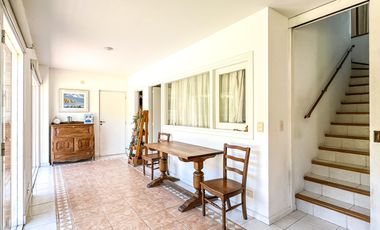 CASA EN VENTA en LAS LOMAS DE SAN ISIDRO con AMPLIOS ESPACIOS, GRAN JARDIN, QUINCHO,