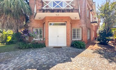 CASA EN VENTA en LAS LOMAS DE SAN ISIDRO con AMPLIOS ESPACIOS, GRAN JARDIN, QUINCHO,