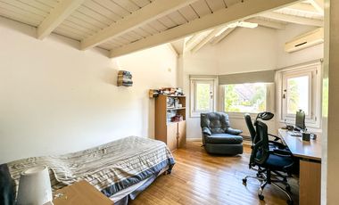 CASA EN VENTA en LAS LOMAS DE SAN ISIDRO con AMPLIOS ESPACIOS, GRAN JARDIN, QUINCHO,