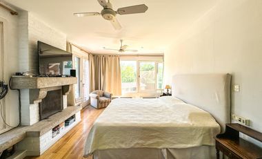 CASA EN VENTA en LAS LOMAS DE SAN ISIDRO con AMPLIOS ESPACIOS, GRAN JARDIN, QUINCHO,