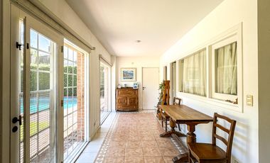 CASA EN VENTA en LAS LOMAS DE SAN ISIDRO con AMPLIOS ESPACIOS, GRAN JARDIN, QUINCHO,