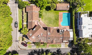 CASA EN VENTA en LAS LOMAS DE SAN ISIDRO con AMPLIOS ESPACIOS, GRAN JARDIN, QUINCHO,