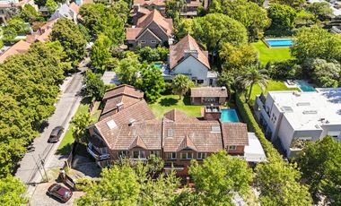 CASA EN VENTA en LAS LOMAS DE SAN ISIDRO con AMPLIOS ESPACIOS, GRAN JARDIN, QUINCHO,