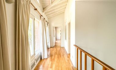 CASA EN VENTA en LAS LOMAS DE SAN ISIDRO con AMPLIOS ESPACIOS, GRAN JARDIN, QUINCHO,