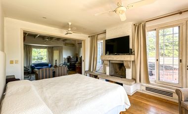 CASA EN VENTA en LAS LOMAS DE SAN ISIDRO con AMPLIOS ESPACIOS, GRAN JARDIN, QUINCHO,