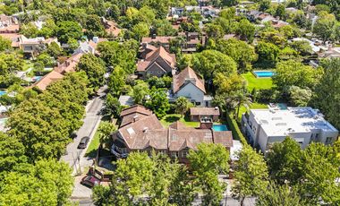 CASA EN VENTA en LAS LOMAS DE SAN ISIDRO con AMPLIOS ESPACIOS, GRAN JARDIN, QUINCHO,
