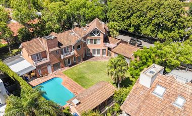CASA EN VENTA en LAS LOMAS DE SAN ISIDRO con AMPLIOS ESPACIOS, GRAN JARDIN, QUINCHO,
