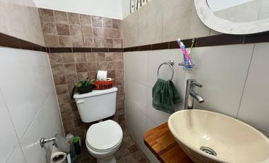 Casa con cochera y patio con piscina a la Venta en Bernal