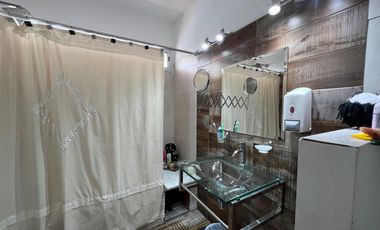 Casa con cochera y patio con piscina a la Venta en Bernal
