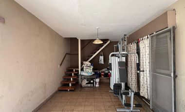 Casa con cochera y patio con piscina a la Venta en Bernal