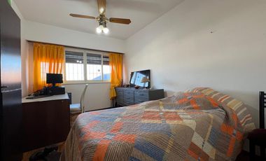 Casa con cochera y patio con piscina a la Venta en Bernal