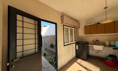Casa con cochera y patio con piscina a la Venta en Bernal