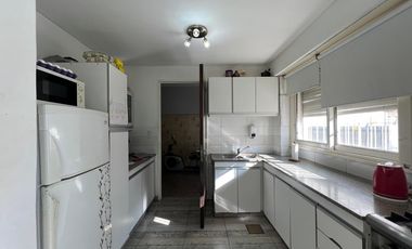 Casa con cochera y patio con piscina a la Venta en Bernal