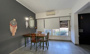 Casa con cochera y patio con piscina a la Venta en Bernal