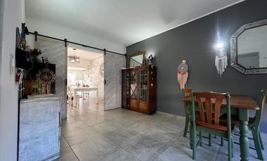 Casa con cochera y patio con piscina a la Venta en Bernal