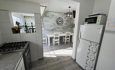Casa con cochera y patio con piscina a la Venta en Bernal