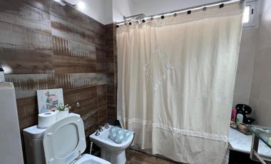 Casa con cochera y patio con piscina a la Venta en Bernal