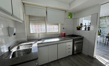 Casa con cochera y patio con piscina a la Venta en Bernal