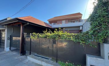 Casa con cochera y patio con piscina a la Venta en Bernal