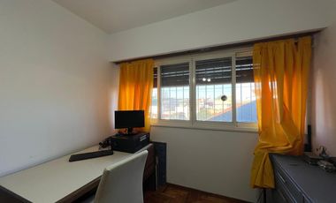 Casa con cochera y patio con piscina a la Venta en Bernal