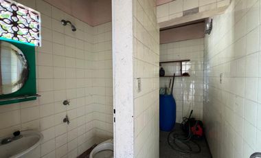 Casa con cochera y patio con piscina a la Venta en Bernal