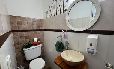 Casa con cochera y patio con piscina a la Venta en Bernal