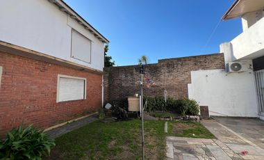 Casa con cochera y patio con piscina a la Venta en Bernal