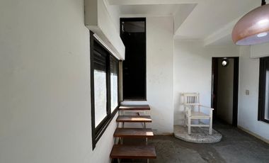Casa con cochera y patio con piscina a la Venta en Bernal