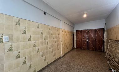 Casa con cochera y patio con piscina a la Venta en Bernal