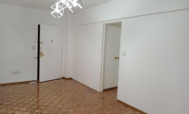 Departamento de 2 ambientes, reciclado, pintado y pisos plastificados.
