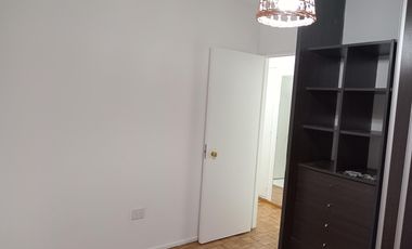 Departamento de 2 ambientes, reciclado, pintado y pisos plastificados.