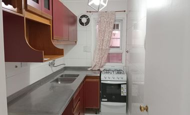 Departamento de 2 ambientes, reciclado, pintado y pisos plastificados.