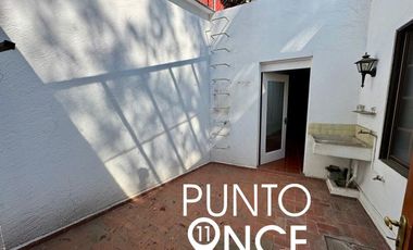 Espectacular Casa Estilo Campestre en Jardines del Pedregal: Espacio, Elegancia