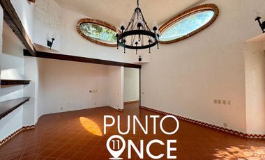 Espectacular Casa Estilo Campestre en Jardines del Pedregal: Espacio, Elegancia
